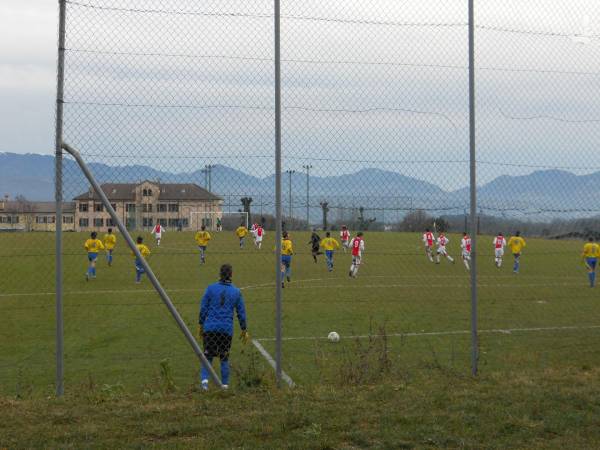 visione del piccolo campo sportivo di s.giorgio